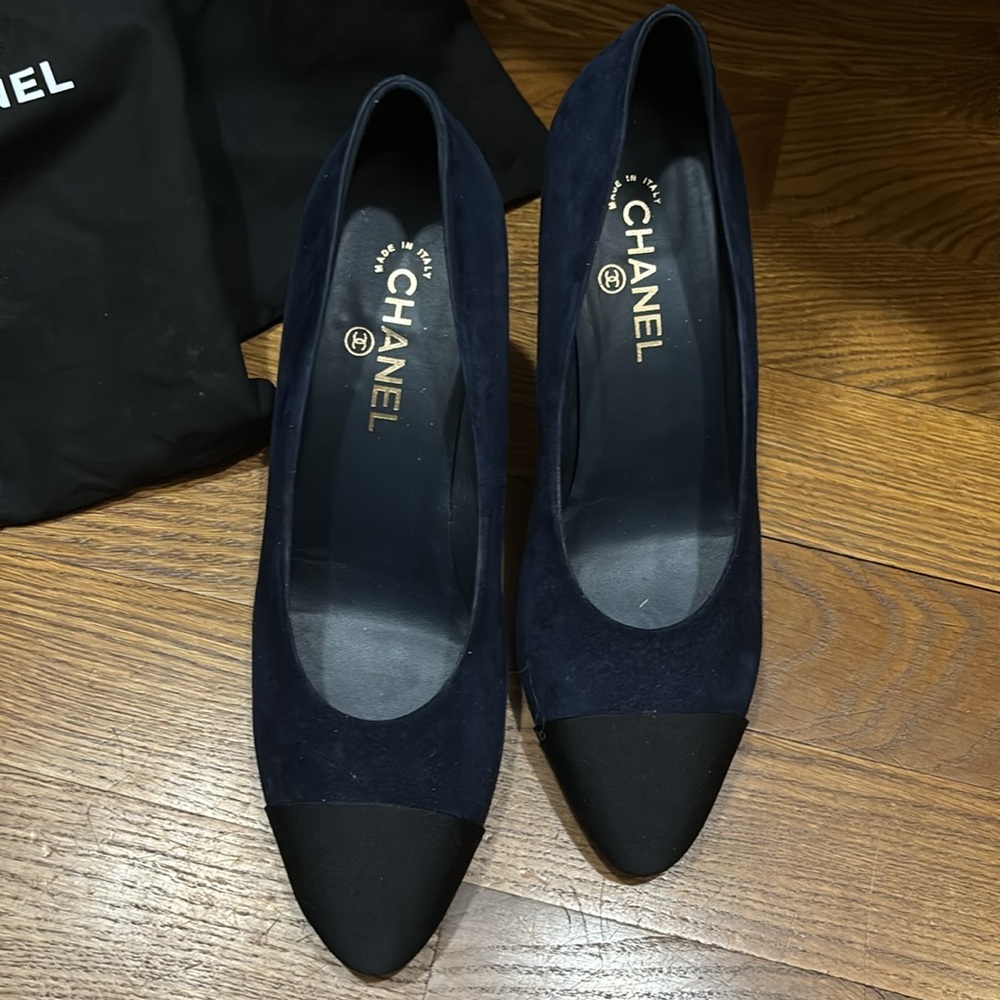 CHANEL DESIGNER SHOES NAVY SUEDE BLACK POINT TOE SIZE 42